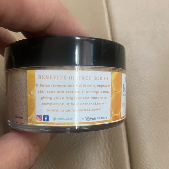 ❌❌SOLD❌❌Lovely set of body lotion,body wash,face scrub,face gel. - Picture 8 of 15